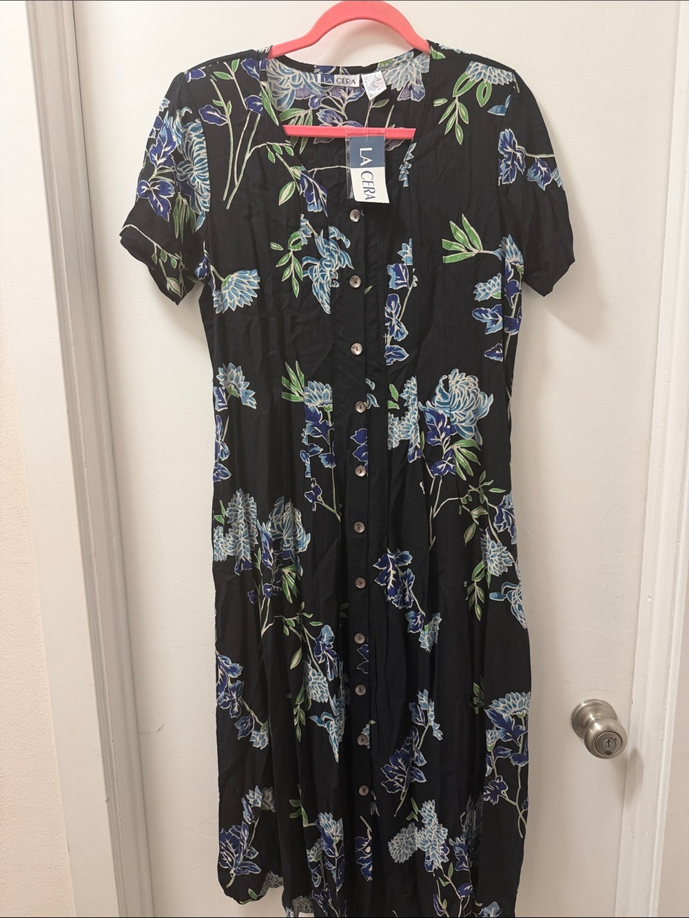 La Cera Black Floral Button-Front Dress